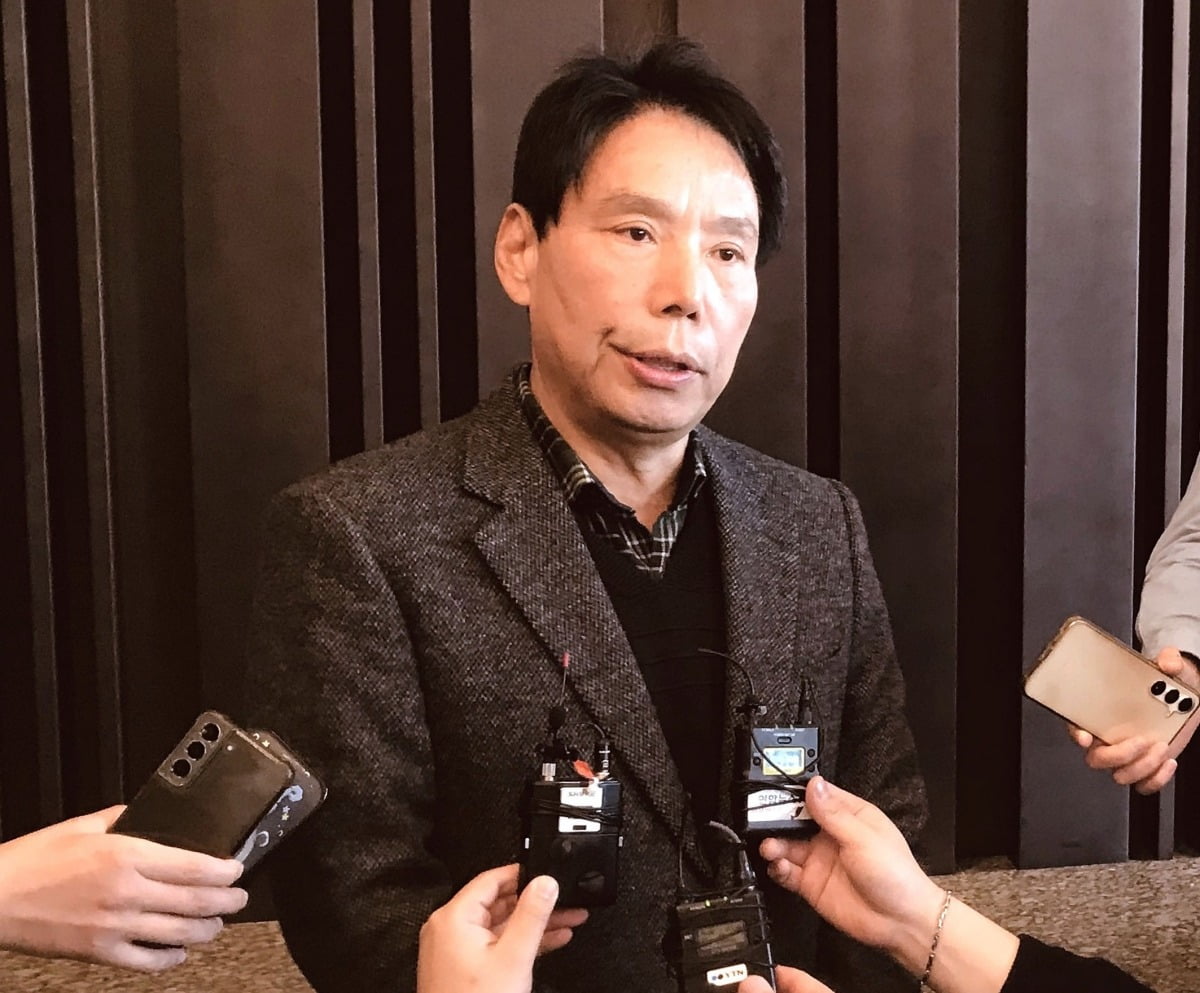 阿达拉比奥尤：我们仍支持穆德里克；教练知道如何对待我们