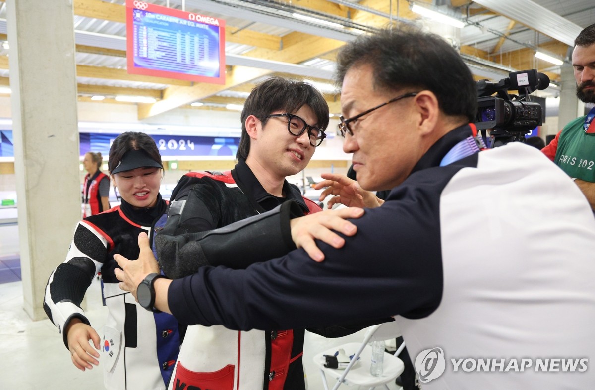 曼联客战费内巴切：拉什福德、加纳乔首发，弗雷德战旧主