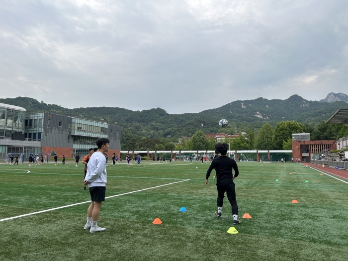 主场战维拉，热刺发布赛前海报：波罗、麦迪逊、库卢等人出镜