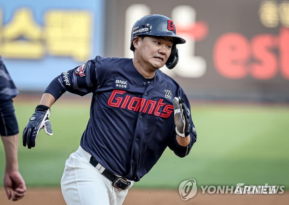 曼联欧联杯客战波尔图大名单：梅努在列，芒特、马拉西亚缺席