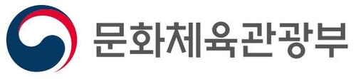 邮报：曼市德比结束后，瓜帅回公寓时遇到曼城球迷并送上签名
