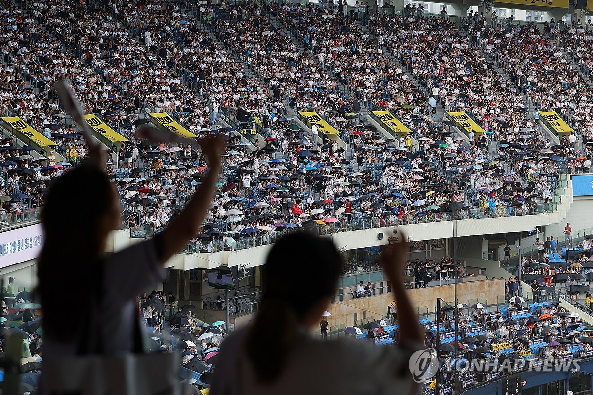 蜜汁自信ESPN：滕哈赫相信自己得到了曼联高层的信任