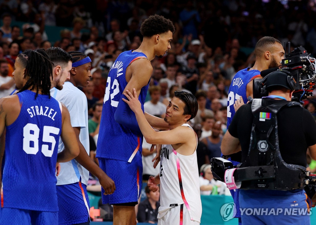 高效！小萨博尼斯15中11狂轰32分20篮板