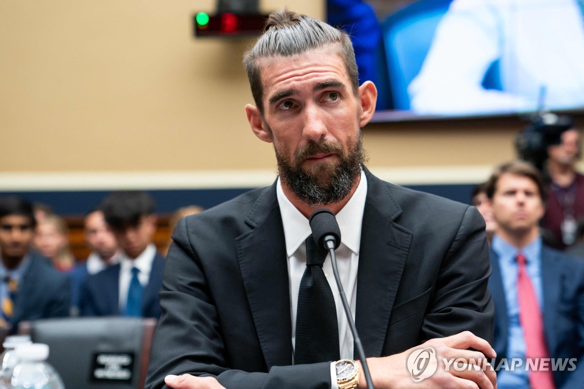 被问和辽宁队友有联系吗？郭艾伦：有！他们都给我塞钱让我买房买车娶媳妇